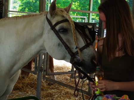 カイリーちゃんに会えて、うれしいモグリ