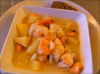 Nice Seefood Chouder for dinner! 夕飯は、実だくさんの暖かいシーフードチャウダーを作りました♪