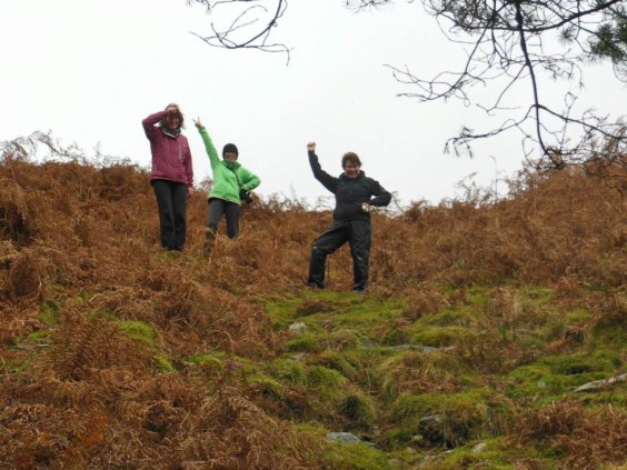 「うわーい　良い眺め！！やったねー！！！」　下からアンが撮ってくれた写真。　Bravoooo!!! Super view!!! (Anne's photo)