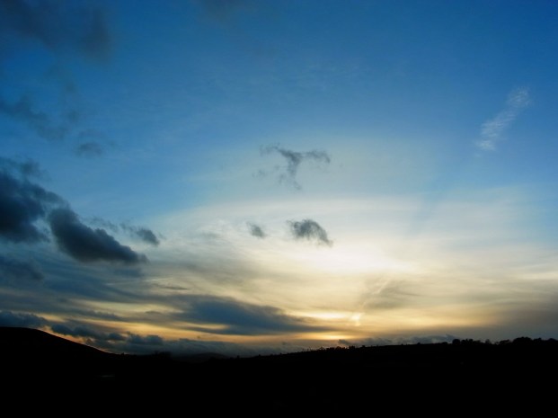 ３月１８日　夕方１８時１４分 まだまだ寒く暖房が必要 陽射しは確実に春。なんだか眠気がぬけない一日。