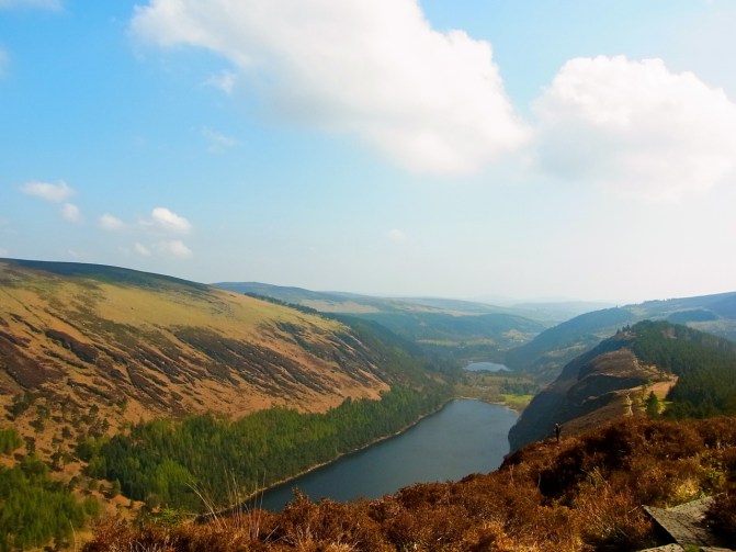 11h29 On arrive à une plateforme, on a une super perspective!!!  Une petite pause... １１時２９分。素晴らしい眺めの展望台みたいなところへ到着。記念写真を撮って、ちょっとだけ休憩。