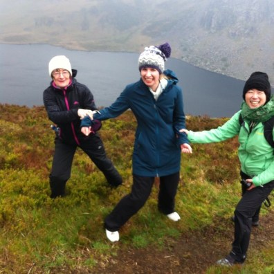 ちょっとすごい急な崖みたいに見える・・・　「あんまり端っこに行かないでーーー！！」 Not too close to the edge!! 