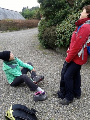 「早くしないと置いてっちゃうよー」と笑われてるところ。