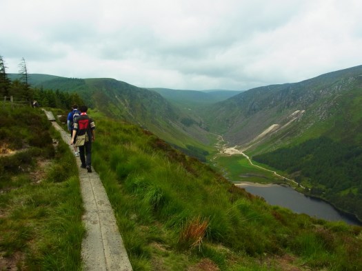 ふたりの若いソフィアンたちと「とんがり山」のスピンク! とっても楽しかったです。 Spinc à Glendalough avec deux jeunes Sophians... Super petite ballade.