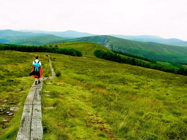 なだらかな下り坂です。午後13時07分。 La descente est très facile. 13h07.