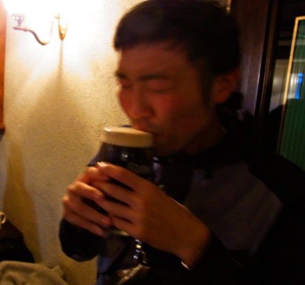 Mikkun a beaucoup apprécié la bière locale... 