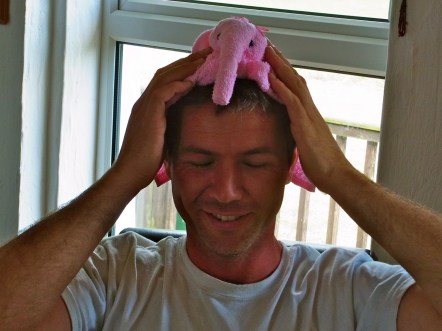 がんばってくれたので「まけないぞう」をプレゼントしたら、とっても喜んでくれました。コナーさんのところは、もうすぐ赤ちゃんが産まれるそうです。