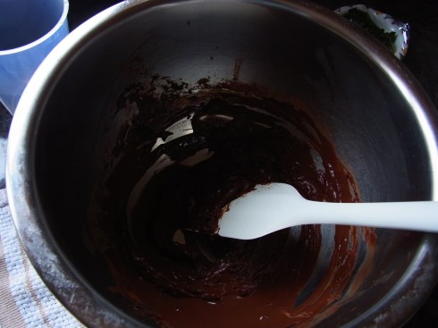 ココアパウダー 50gに熱湯 90cc を入れて、よく混ぜる。