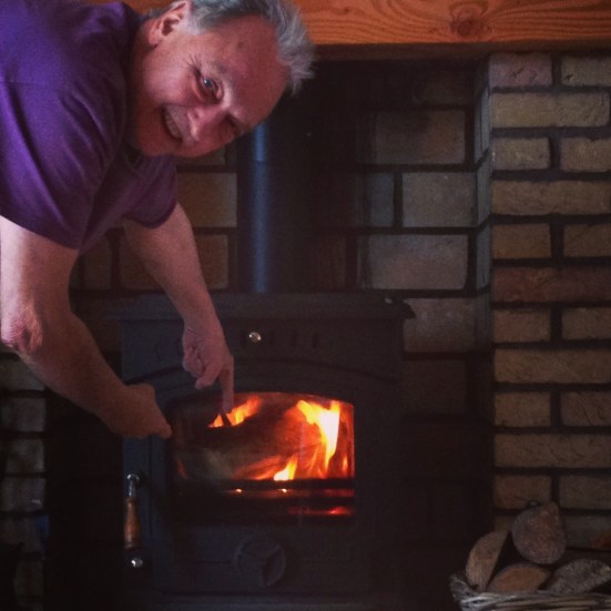 「薪燃し名人」のバーニーちゃんですよ！！wood　burning　genius!