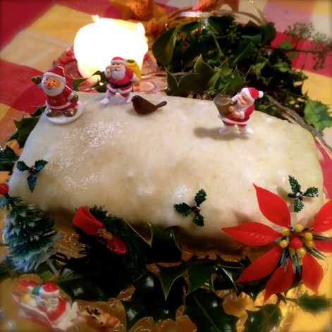 My Christmas Cake 2014 :) 派手派手にいっぱいサンタさんをつけました。