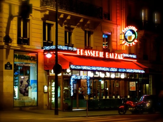 ソルボンヌのすぐ横の昔ながらのブラッスリ。こういうところのシンプルな食事もとても美味しい。