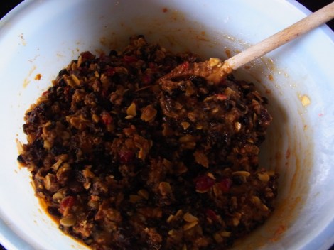 最後に全部混ぜたら、布巾をかけて一晩置きます。