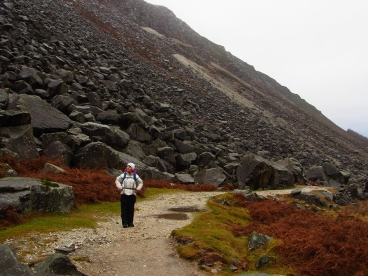 ふう〜やっと鉱山跡の平らな道のところまで降りてきました。Ouff on est enfin en bas de la vallée... 