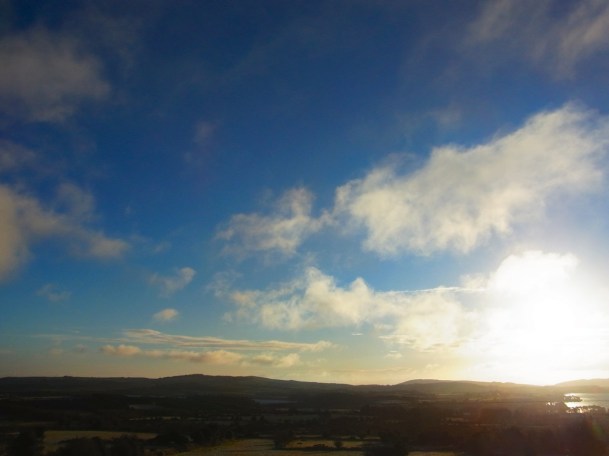 ８時18分　青空が広がった　　Le ciel tout bleu! 8h18.