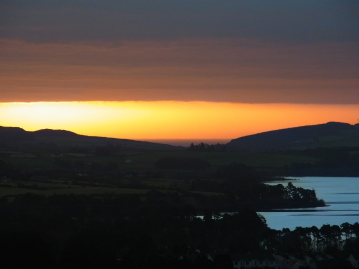 17 février, à 7h50. On a vu la mer au delà des collines.  ２月１７日　朝７時５０分。海が見えました。