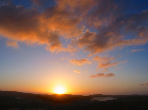 0301am0722 弥生　朝いち　久しぶりで焼けました　このところ霧や曇りが多かった。まだまだ寒いけど、確実に日が長くなっています。 ３月１日　午前7時22分撮影。