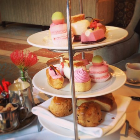 Afternoon tea between Japanese girls in Dublin. えへへ　ダブリンで、素敵なアフタヌーンティーのできる場所を教えてもらいました。お茶もいっぱいおかわりできるし、ケーキの前にサンドイッチも出てきて、おなかがいっぱい。