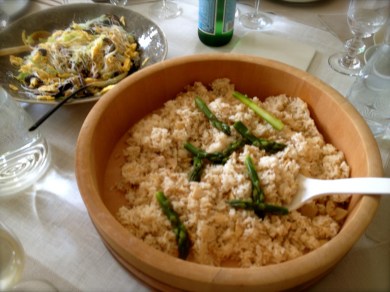 お寿司じゃないのに寿司桶で出すと冷めてしまう。