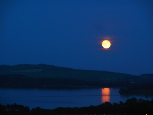 ６月３日　午後２１時３０分　とても美しい月でした。0603pm2130