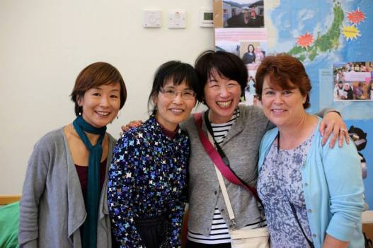 珠実さんとみっちーさんも手伝いに来てくれました。最強のチームです。ポスターにも登場してるポーリーヌといっしょに記念撮影！