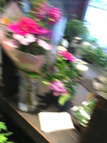 銀座の花屋さん　司さんで、まゆちゃんのプレゼントのアレンジメントを作ってもらいました。