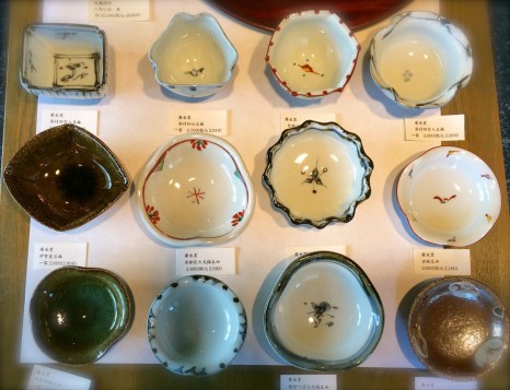 Non je n'ai rien acheté dans cette boutique que j'adore... 大好きな器のお店はチョットのぞいただけ。もう一度伺いますと話したけど、結局今回は行かれずじまい。