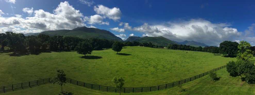 廊下のはじっこのバルコニーに出てみたら、こんな素敵な眺め！！　Super view from 'the famous end-of-our corridor balcony' where Elaine and myself were locked out.