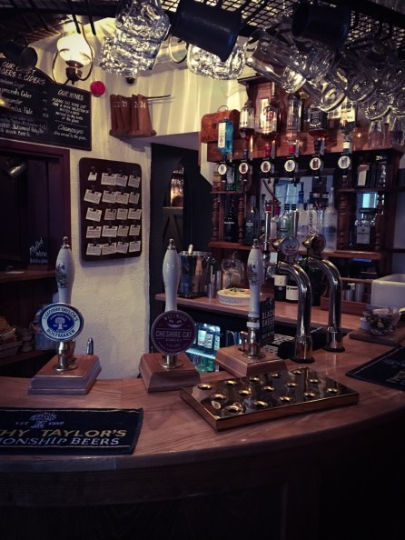 バーニーのお気に入りのパブでちょっとだけ休憩。