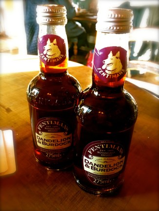 おまけは、この謎の飲み物。バーニーの懐かしい味なのです。タンポポから作るんですって。