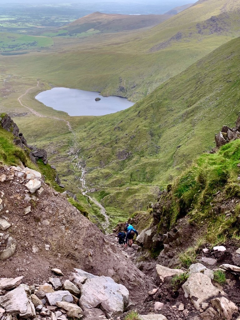 上から見たところ。うぎゃぎゃ ここを登ってきたのです!